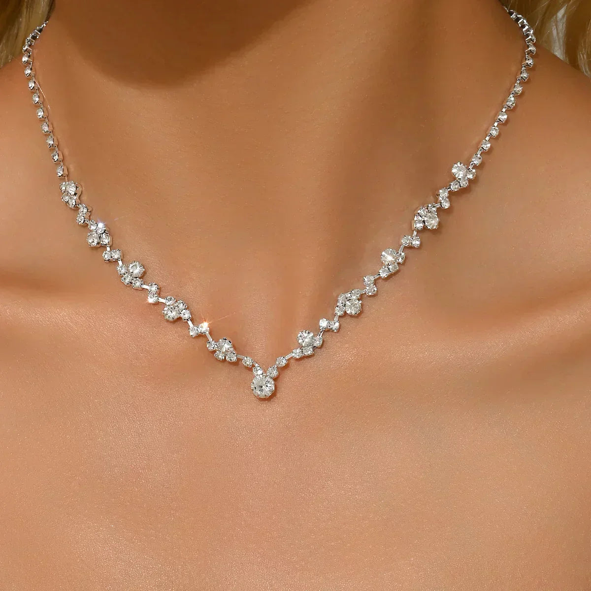 Elegantes Trauerschmuckcollier mit Diamanten