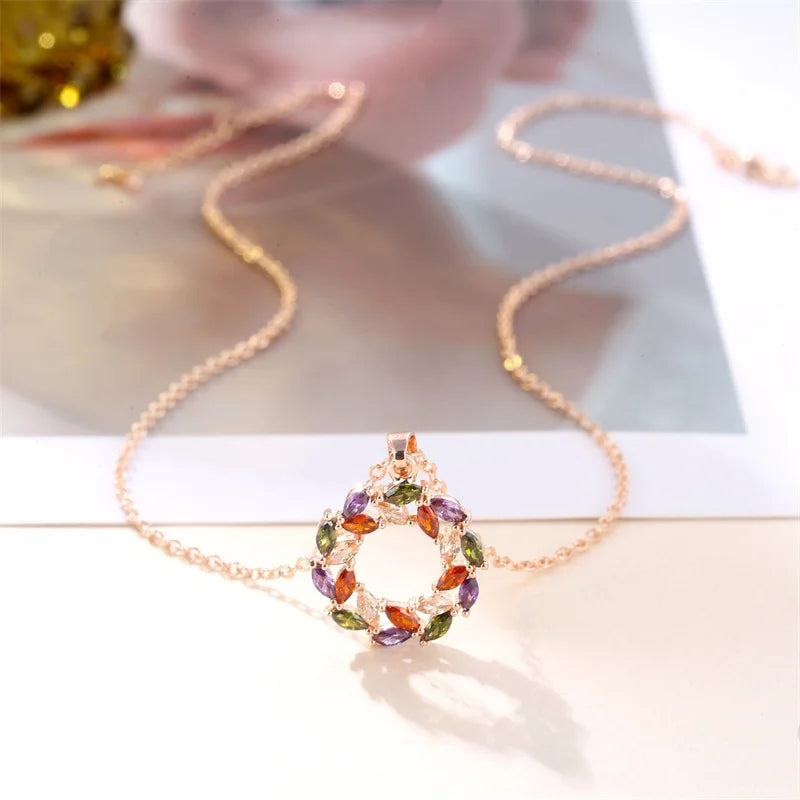 Halskette mit Strahlendem Regenbogenschmuck